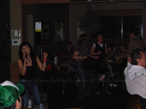Alma singing at the Oliver Twist Pub